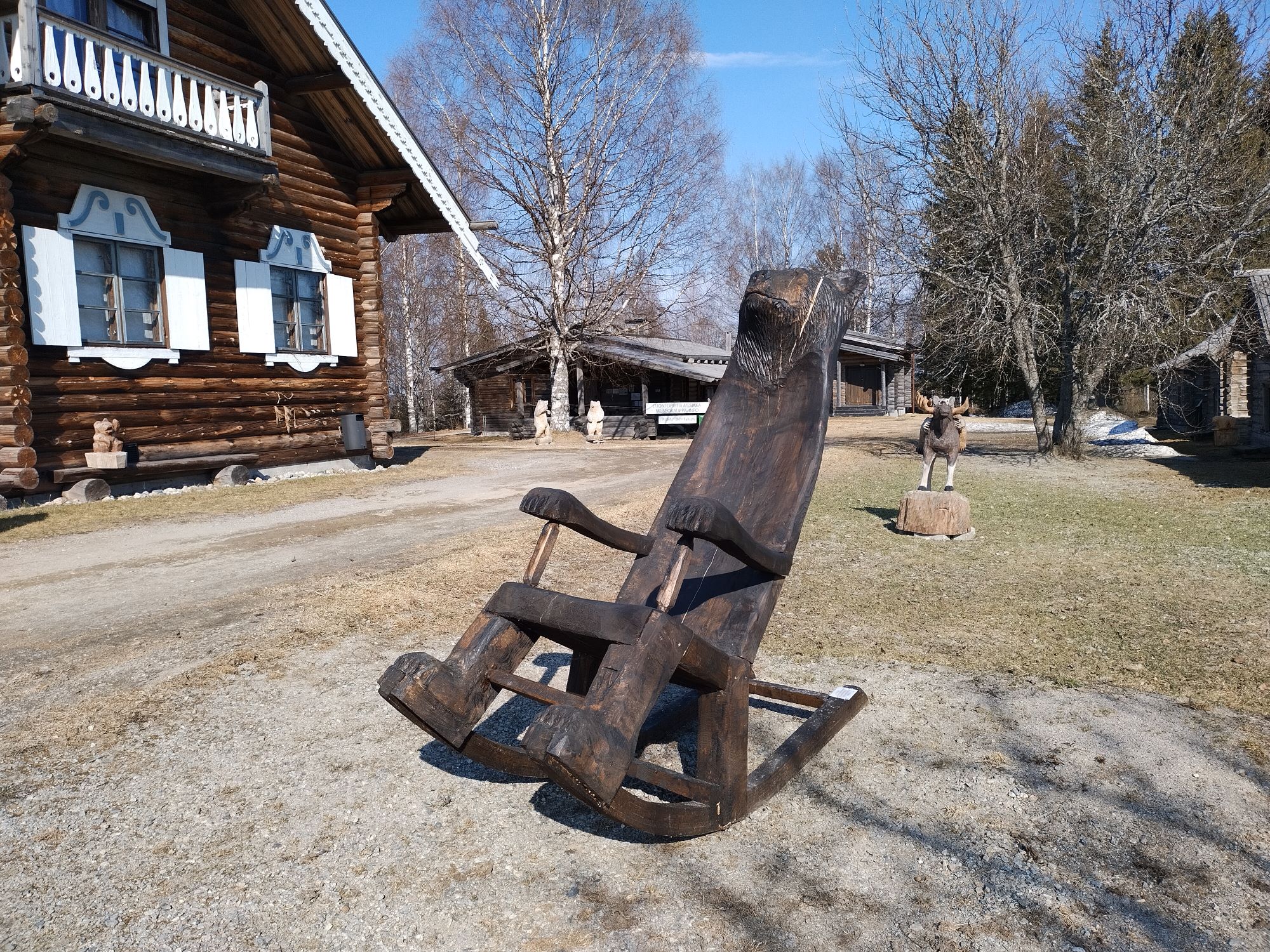 Read more about the article Raittikarhut komistavat Pogostaa kesän ajan